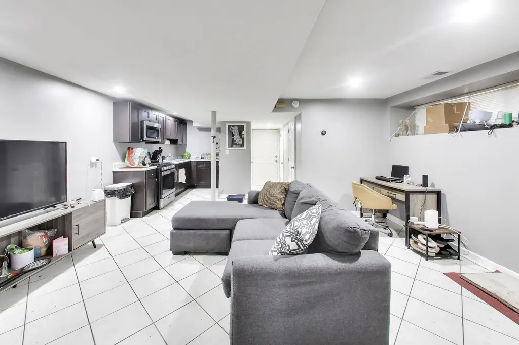 6524 South Eberhart Avenue Chicago IL 60637