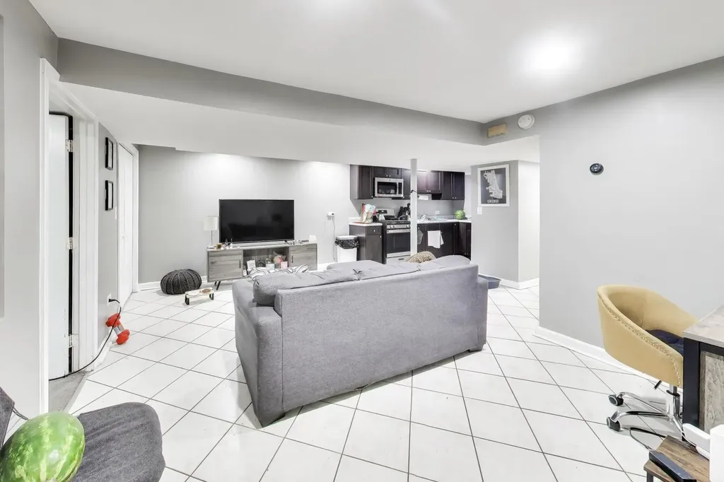 6524 South Eberhart Avenue Chicago IL 60637