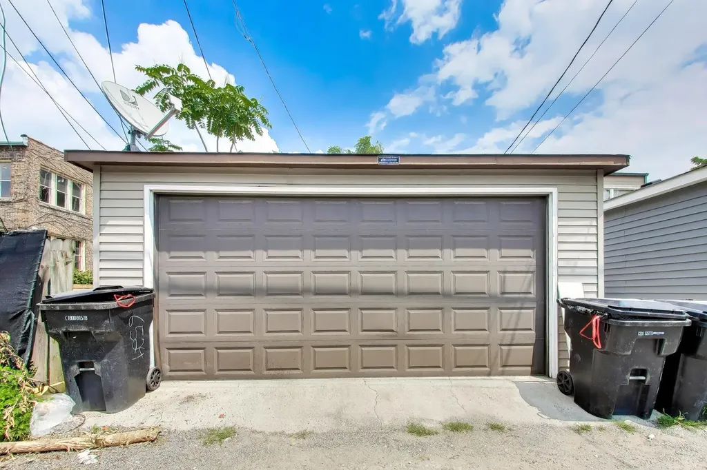 6524 South Eberhart Avenue Chicago IL 60637