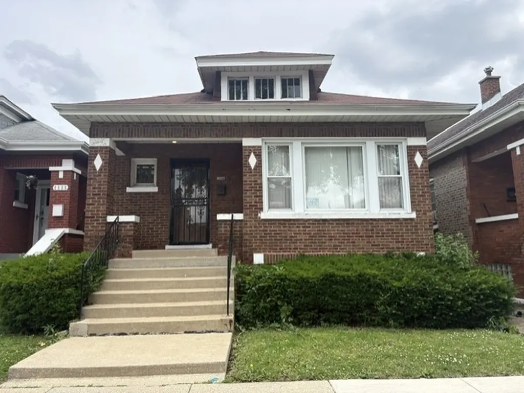 6537 South Francisco Avenue Chicago IL 60629