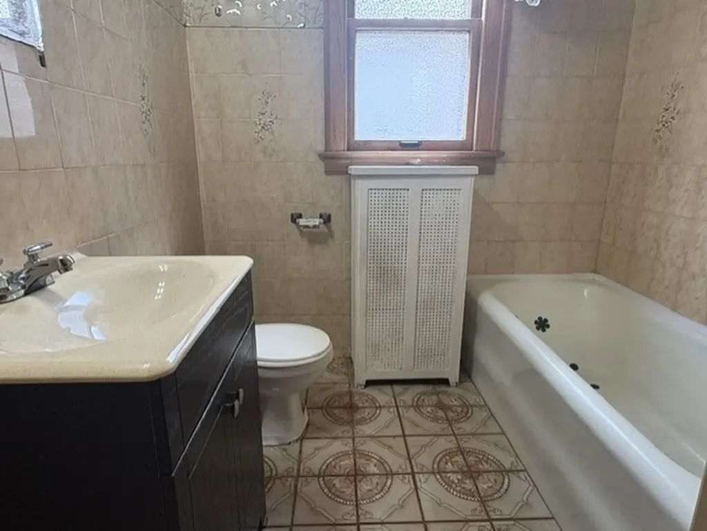 6537 South Francisco Avenue Chicago IL 60629