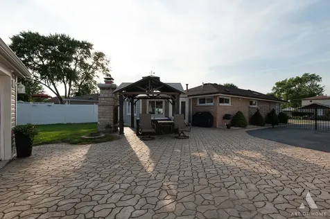 5721 West 83rd Place Burbank IL 60459