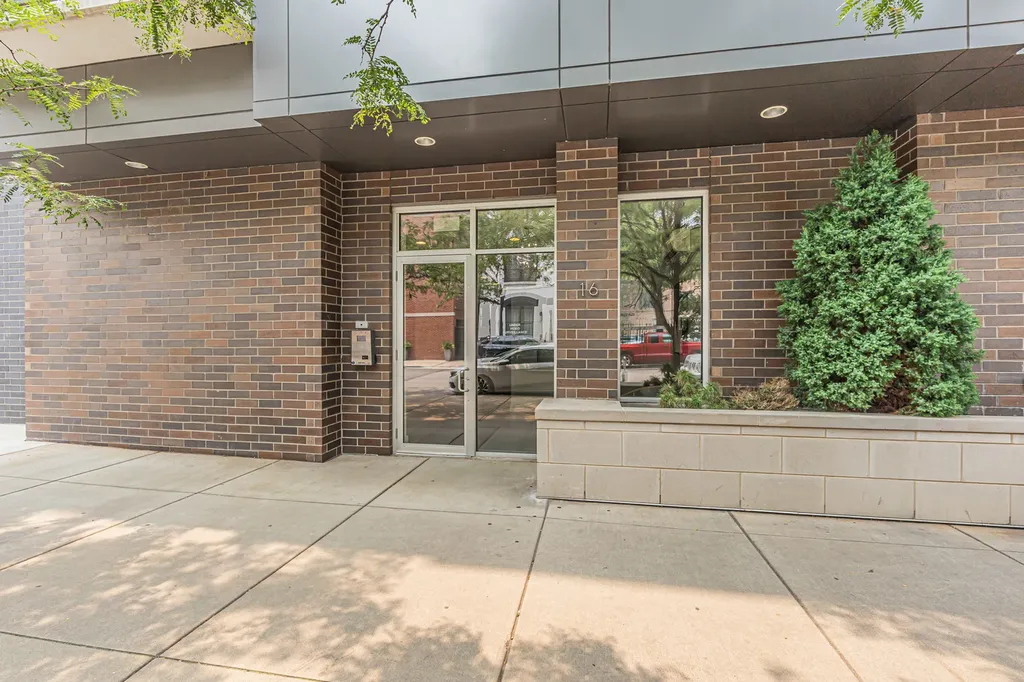 16 North Carpenter Street Chicago IL 60607