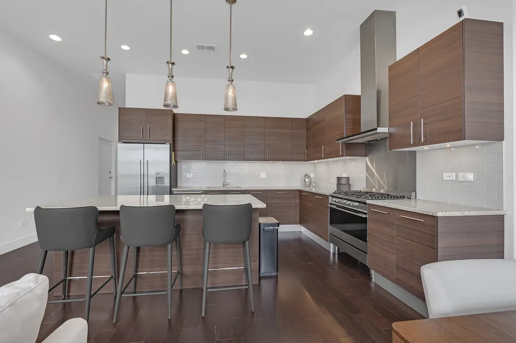 16 North Carpenter Street Chicago IL 60607