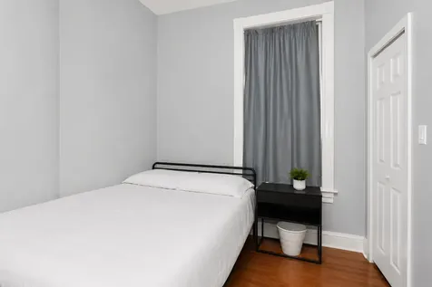 841 North Damen Avenue Chicago IL 60622