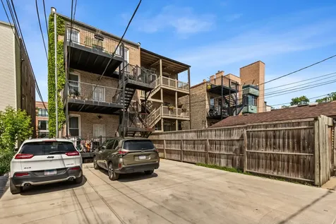 841 North Damen Avenue Chicago IL 60622