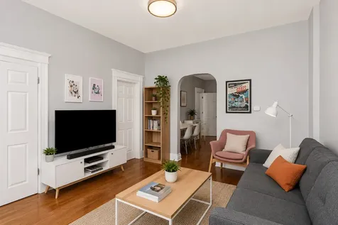 841 North Damen Avenue Chicago IL 60622