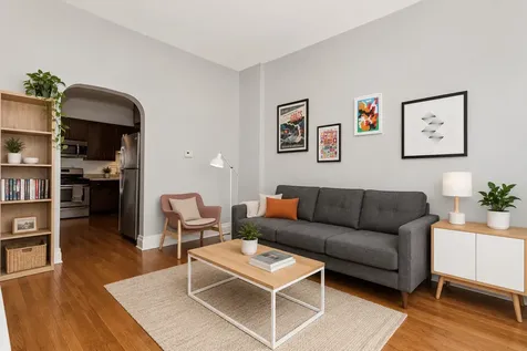 841 North Damen Avenue Chicago IL 60622