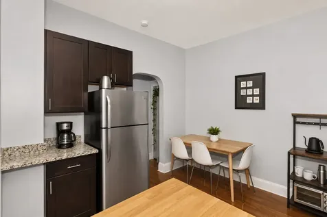 841 North Damen Avenue Chicago IL 60622