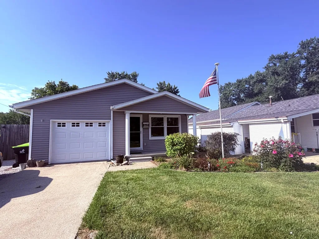 605 East Barker Street Tuscola IL 61953