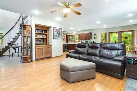 446 Roslyn Road East Dundee IL 60118