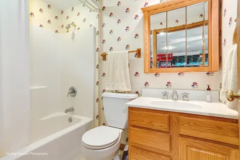446 Roslyn Road East Dundee IL 60118