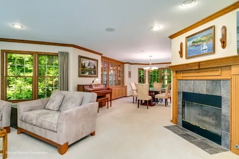 446 Roslyn Road East Dundee IL 60118