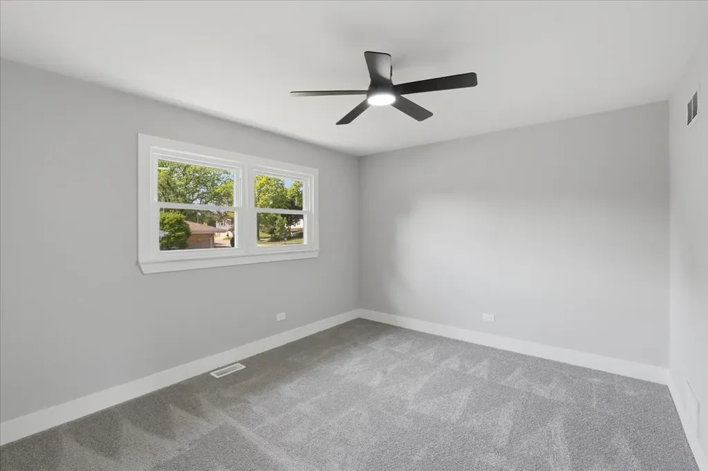37 East Weathersfield Way Schaumburg IL 60193