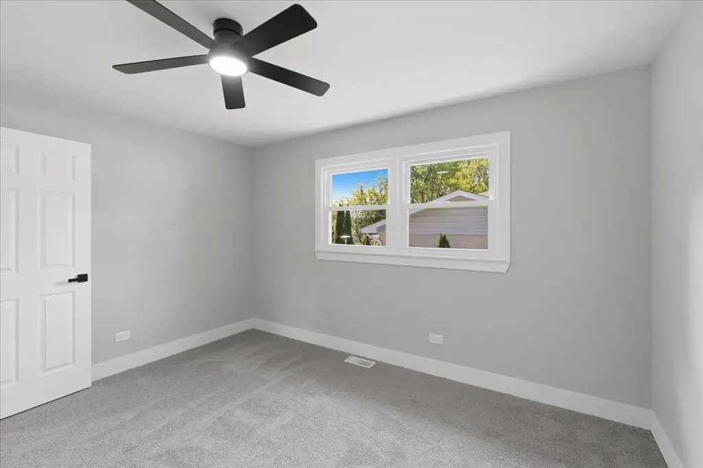 37 East Weathersfield Way Schaumburg IL 60193