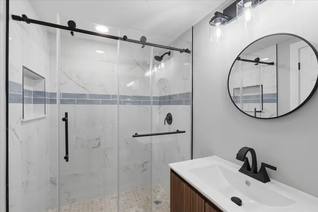 37 East Weathersfield Way Schaumburg IL 60193