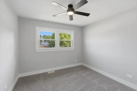 37 East Weathersfield Way Schaumburg IL 60193