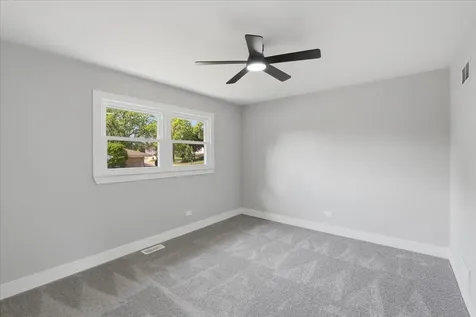 37 East Weathersfield Way Schaumburg IL 60193