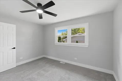 37 East Weathersfield Way Schaumburg IL 60193