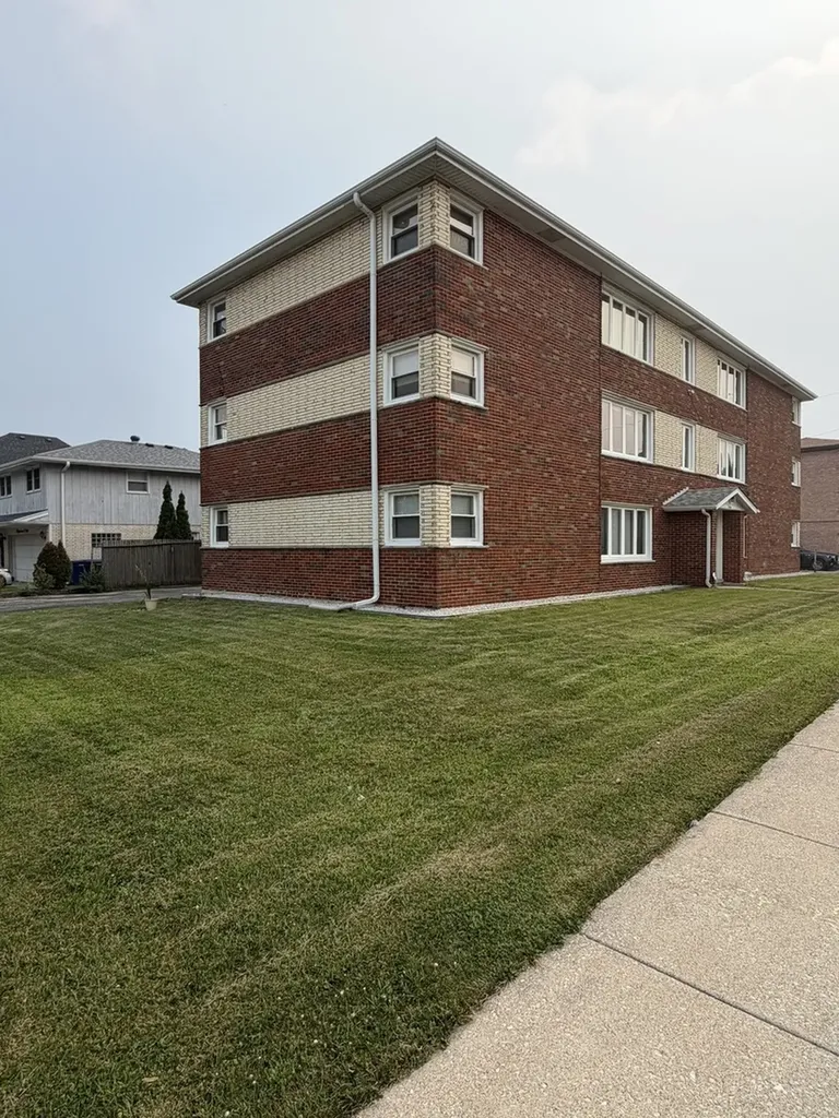 8700 South 82nd Court Hickory Hills IL 60457