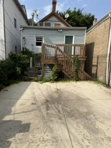 1643 West Beach Avenue Chicago IL 60622