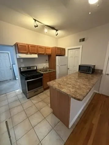1643 West Beach Avenue Chicago IL 60622