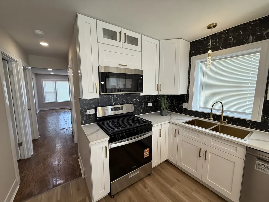 8642 South Indiana Avenue Chicago IL 60619