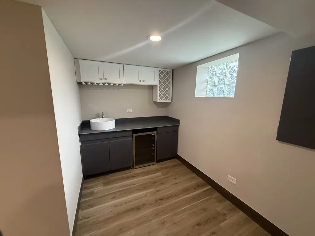8642 South Indiana Avenue Chicago IL 60619