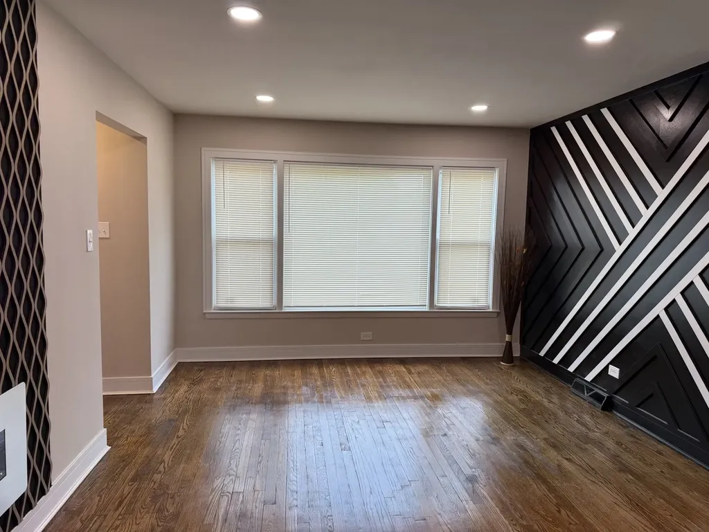 8642 South Indiana Avenue Chicago IL 60619