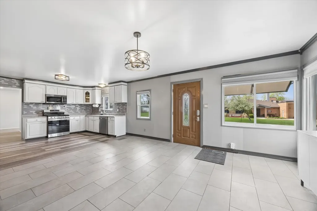 117 Sunrise Avenue Willowbrook IL 60527