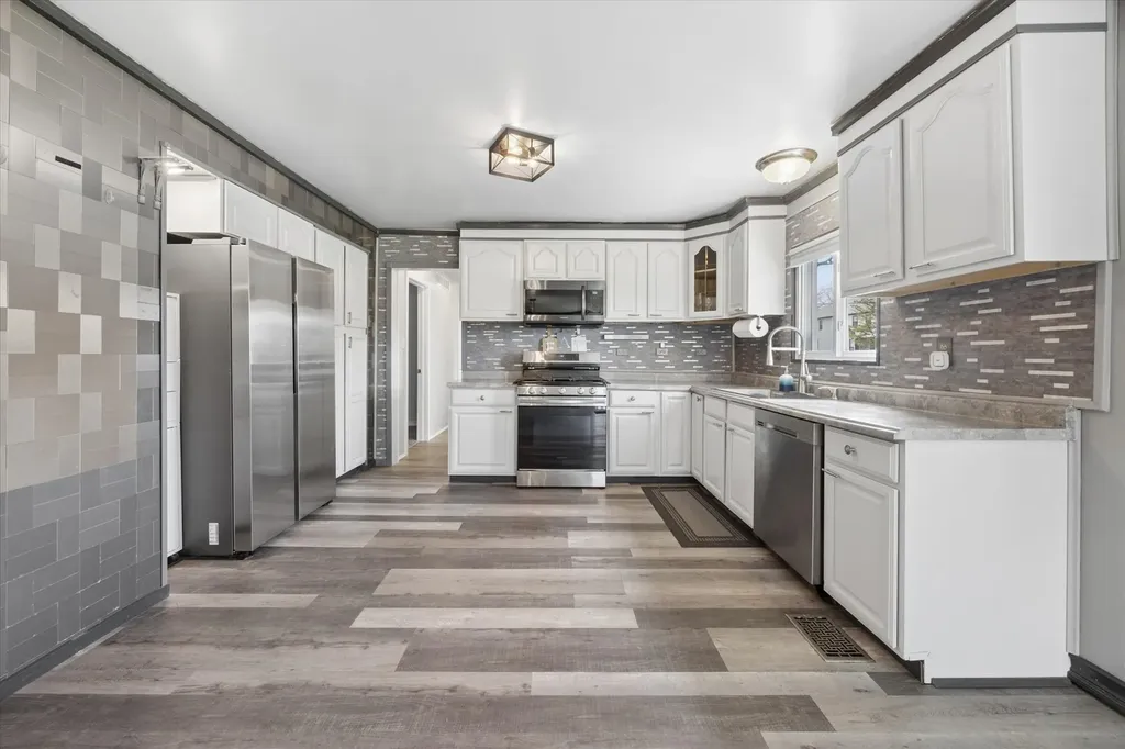 117 Sunrise Avenue Willowbrook IL 60527