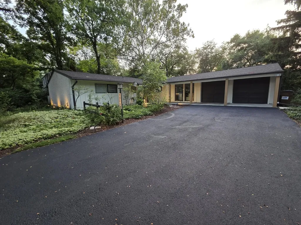 3S220 Blackcherry Lane Glen Ellyn IL 60137