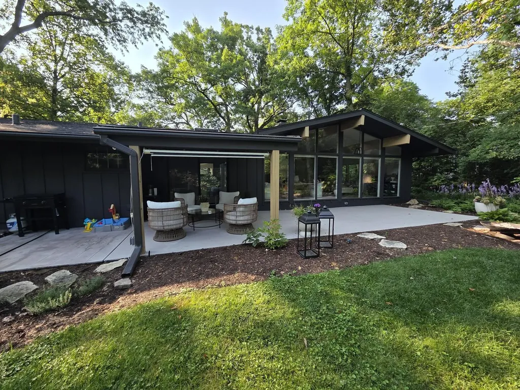 3S220 Blackcherry Lane Glen Ellyn IL 60137