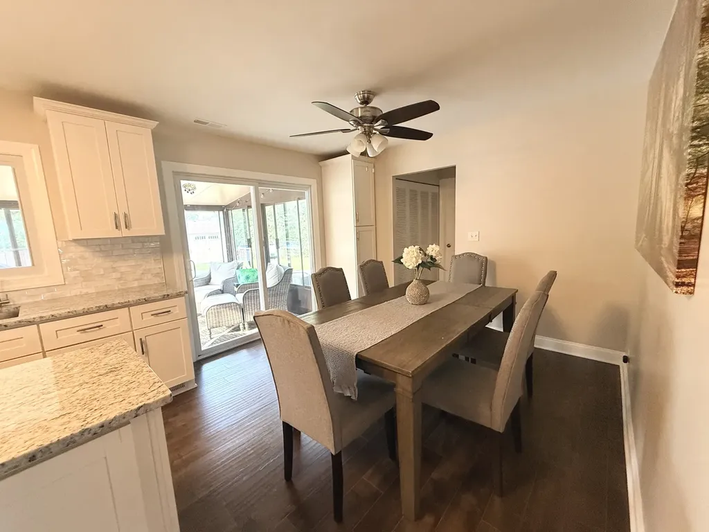 1316 Chalfont Drive Schaumburg IL 60194