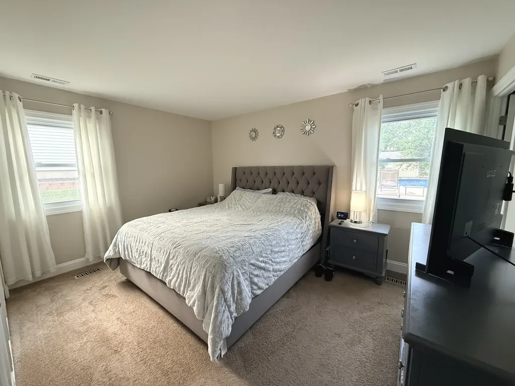 1316 Chalfont Drive Schaumburg IL 60194
