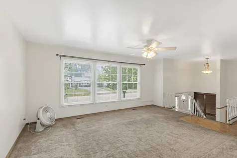 610 West Burning Tree Lane Arlington Heights IL 60004