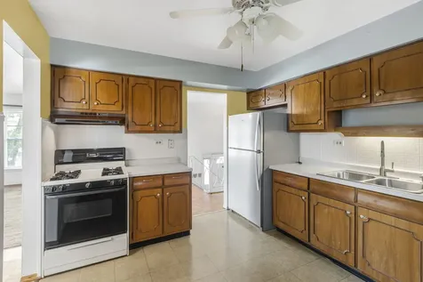 610 West Burning Tree Lane Arlington Heights IL 60004