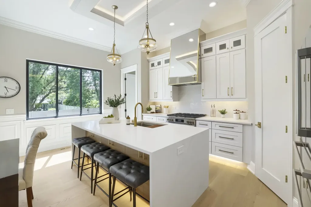 909 Evergreen Avenue Glen Ellyn IL 60137