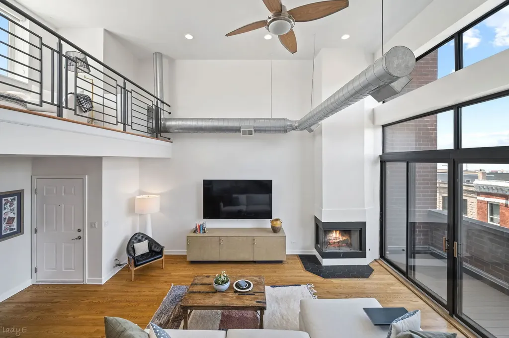 2003 West Superior Street Chicago IL 60612