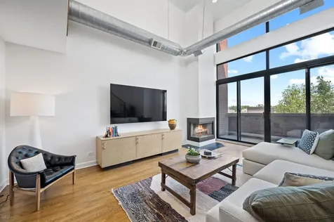 2003 West Superior Street Chicago IL 60612