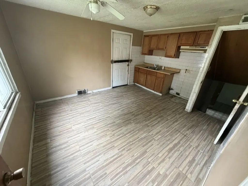 2304 East 98th Street Chicago IL 60617