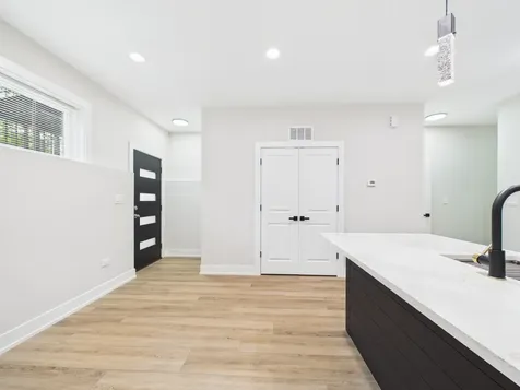 6624 South Champlain Avenue S Chicago IL 60637