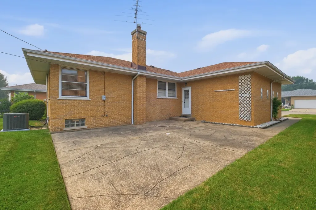 8531 West Agatite Avenue Chicago IL 60656