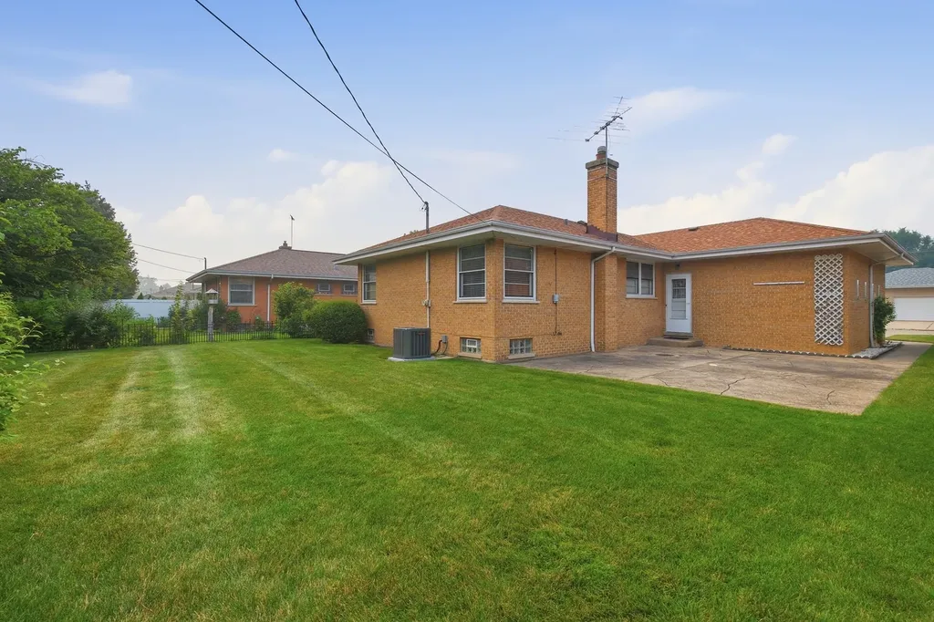 8531 West Agatite Avenue Chicago IL 60656