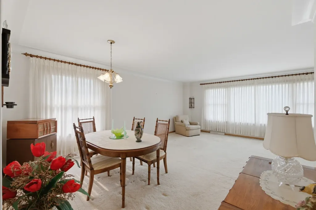 8531 West Agatite Avenue Chicago IL 60656
