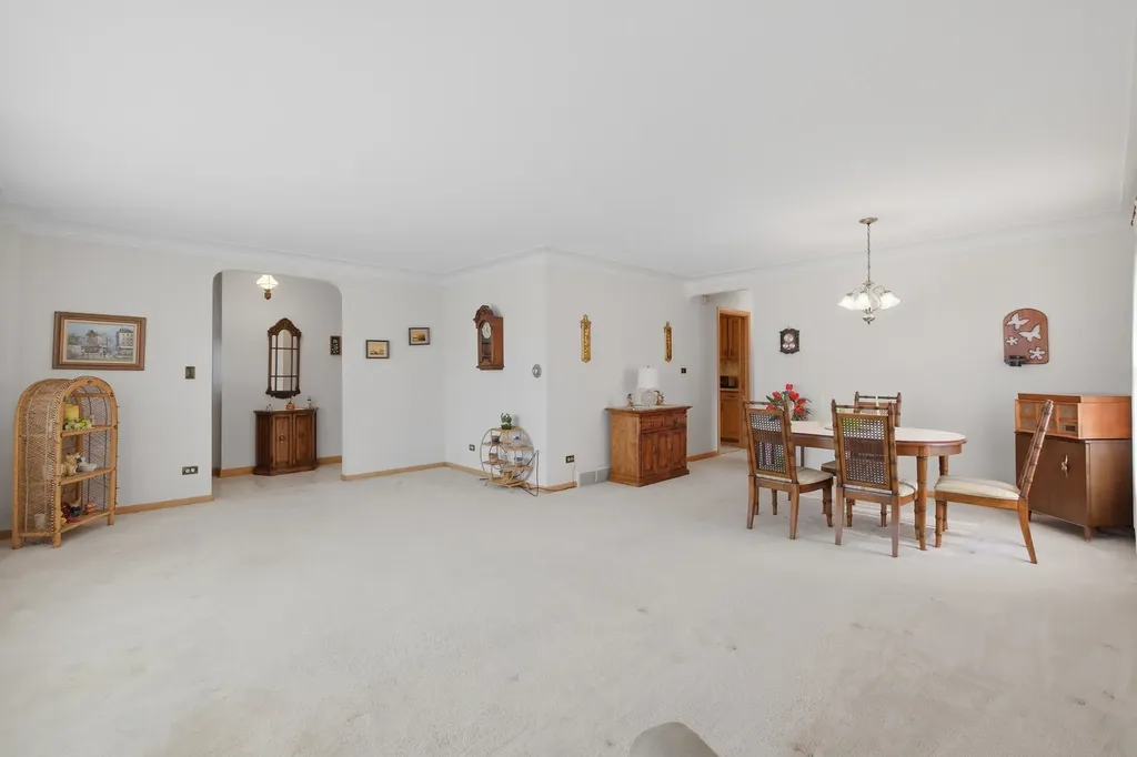 8531 West Agatite Avenue Chicago IL 60656