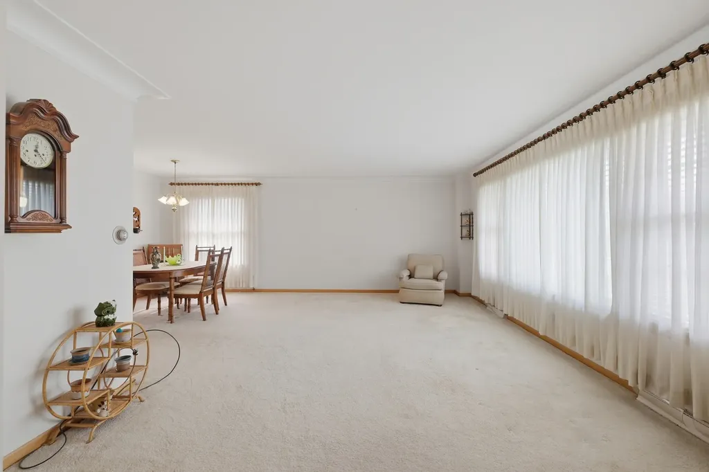8531 West Agatite Avenue Chicago IL 60656