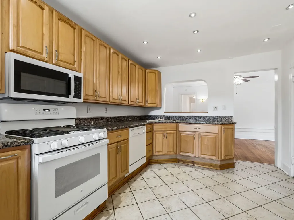 1227 East Hyde Park Boulevard Chicago IL 60615