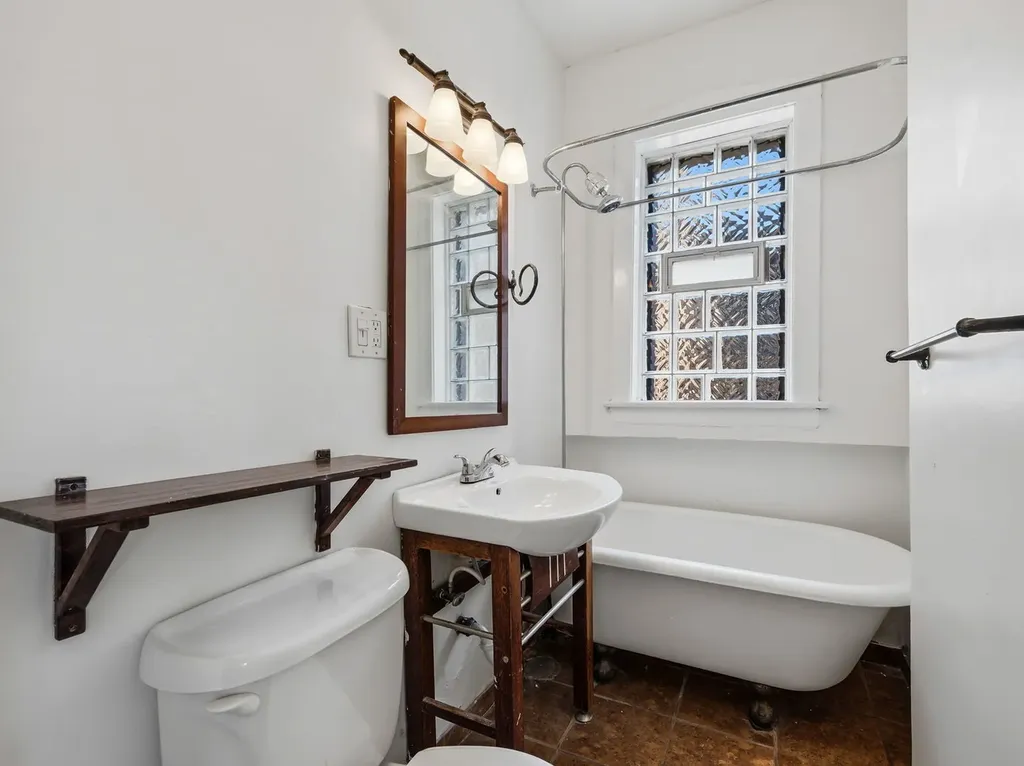 1227 East Hyde Park Boulevard Chicago IL 60615