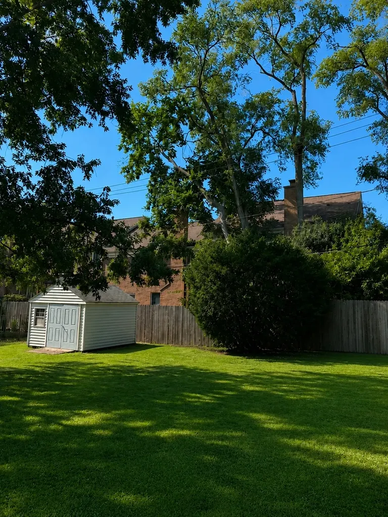 633 East 8th Avenue Naperville IL 60563